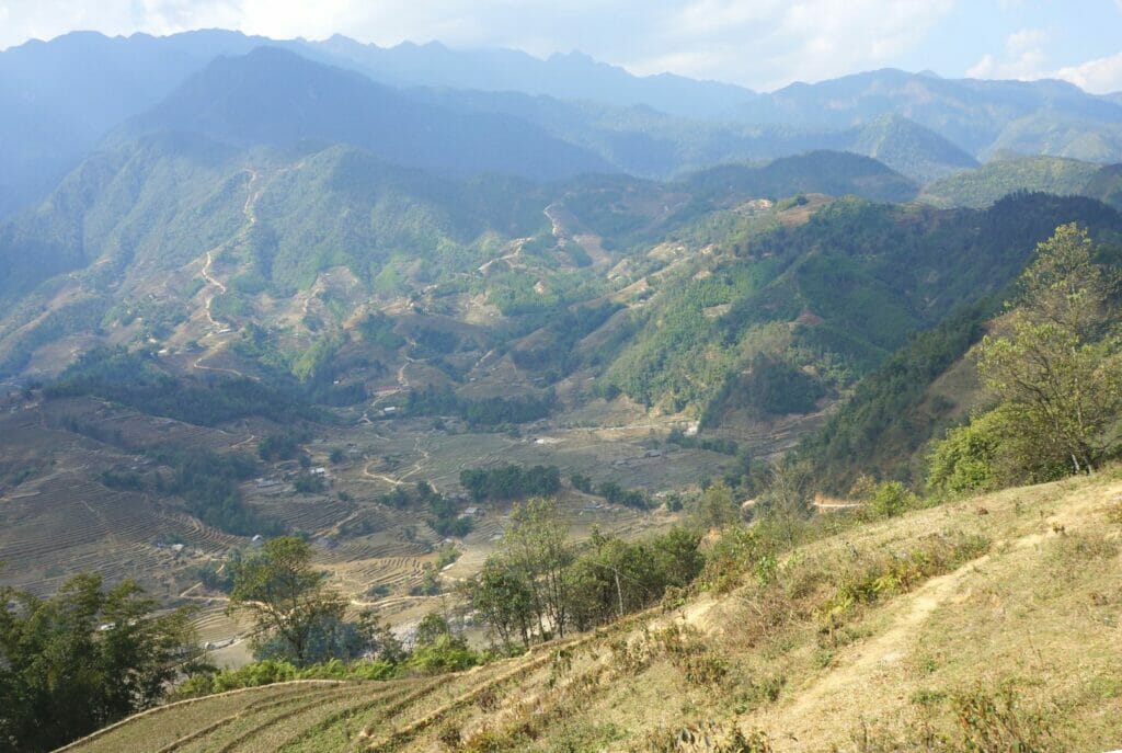 vue sur la vallée pendant le trek à sapa