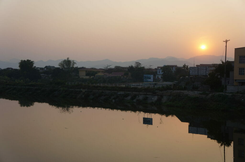 coucher de soleil à Dien bien phu, au nord du laos