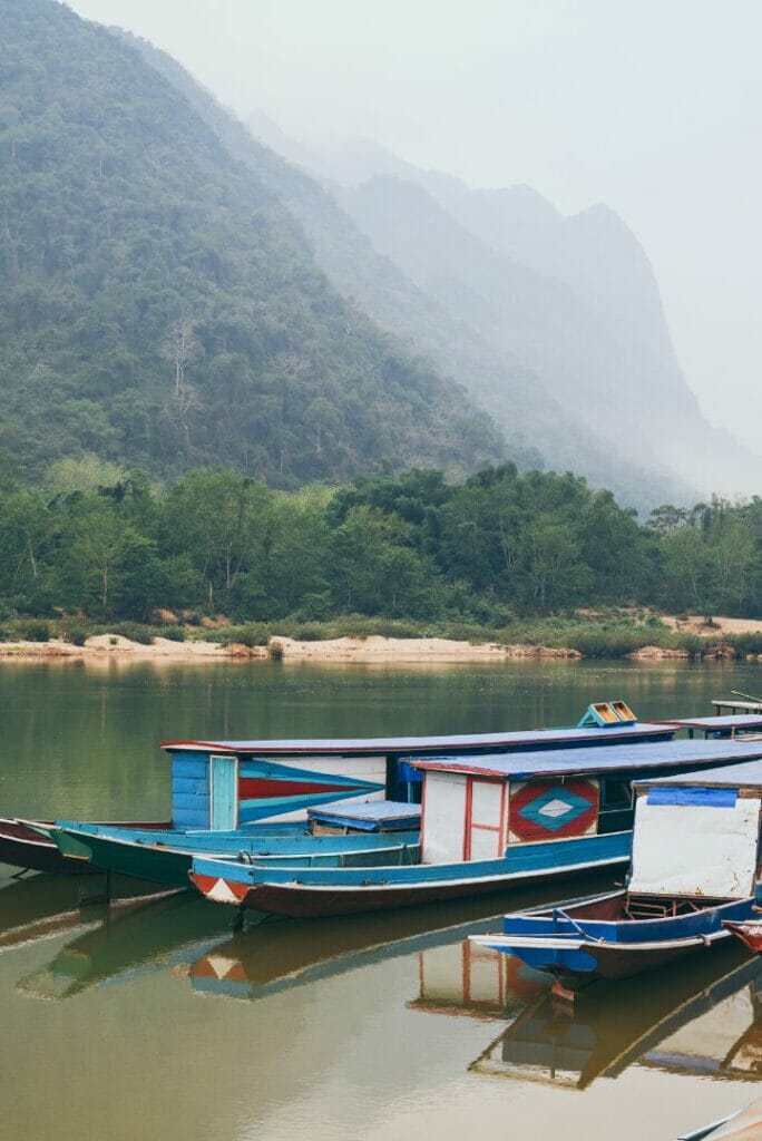 bateau pour aller à nong khiaw, dans le nord du laos
