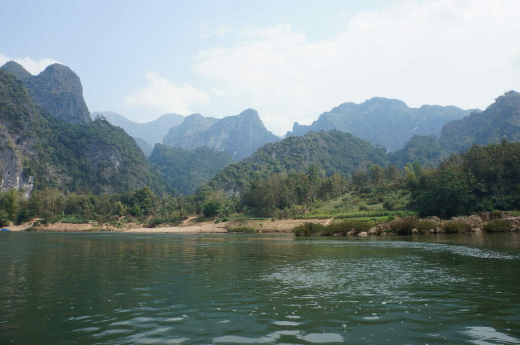 Sur la rivière Nam Ou à Nong Khiaw