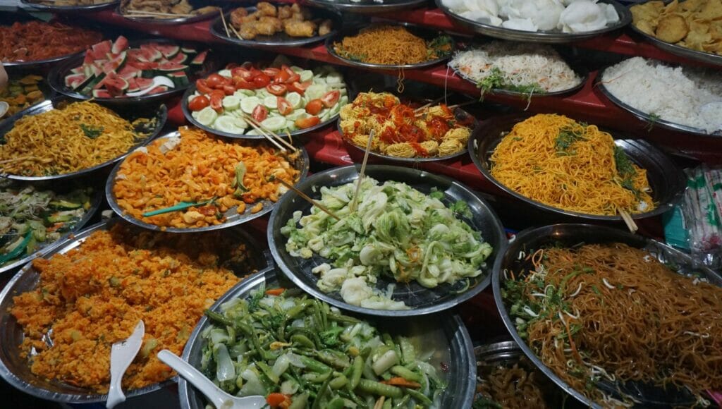 buffet au marché de nuit à Luang Prabang