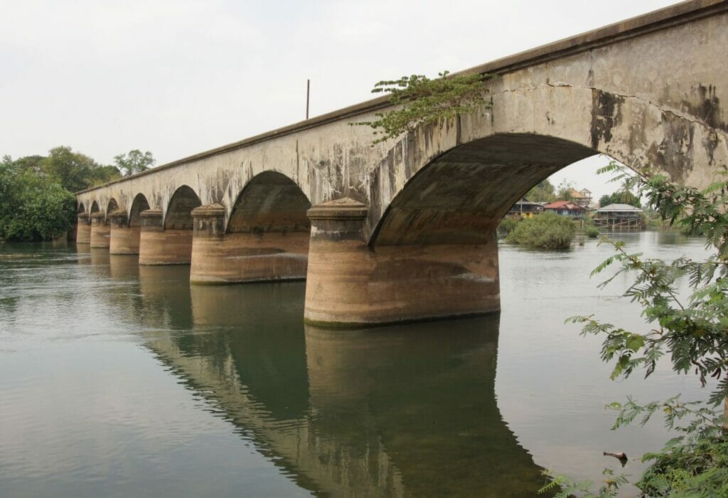 le pont entre don det et don khone