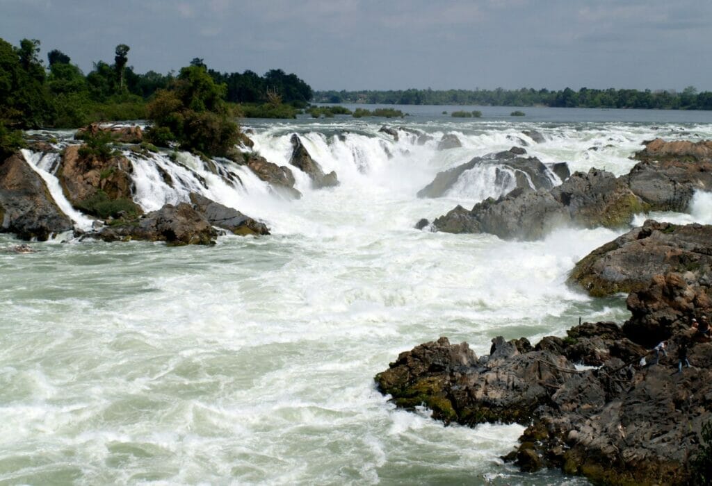 les chutes d'eau Khone Phapheng au Laos, les plus grandes cascades d'Asie du Sud-Est