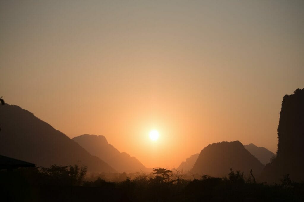 coucher de soleil à Vang Vieng