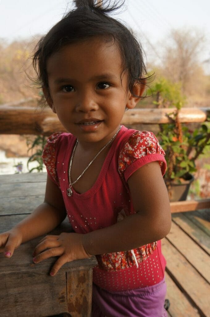 une petite Laotienne