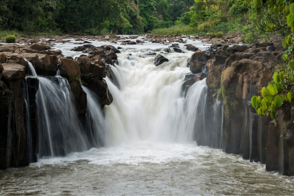 la cascade Tad Pha Suam sur la boucle de Pakse sur le plateau des Bolovens, Laos