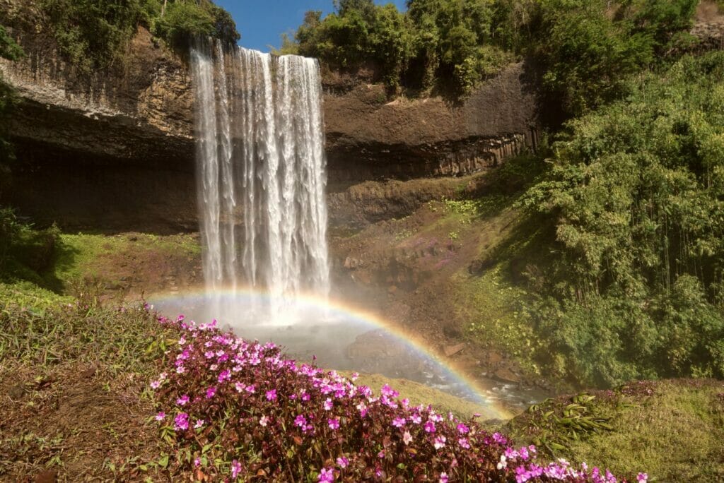 la cascade Tad Jarou Halang à Tad Tayicseua sur la boucle de Pakse sur le plateau des Bolovens, Laos