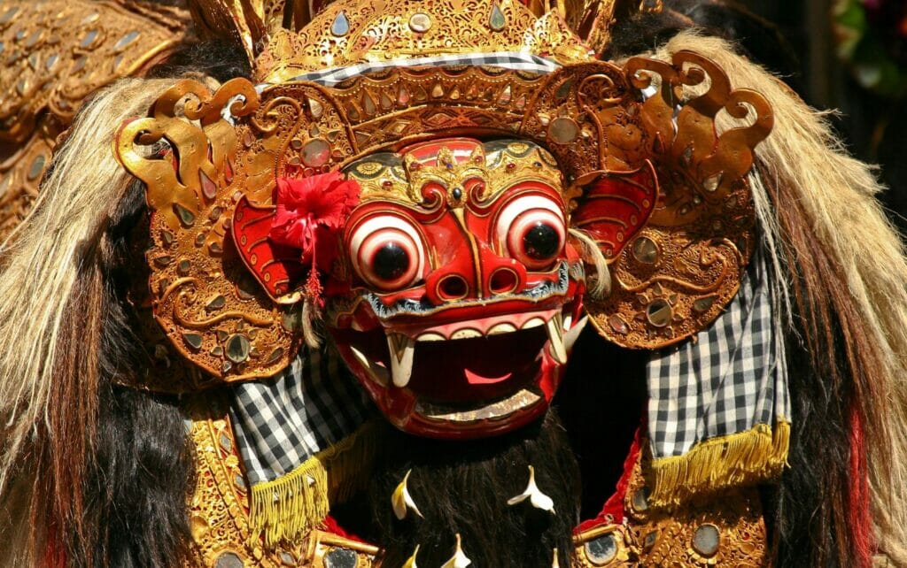 le barong, l'animal qui combat les forces du mal dans la danse balinaise éponyme