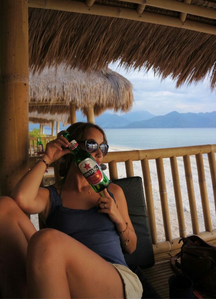 boire une bière à Gili Air en Indonésie