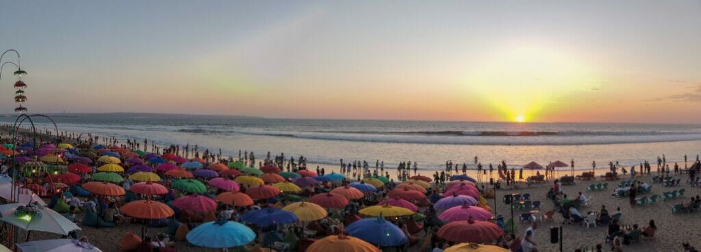 plage de kuta bali en indonésie