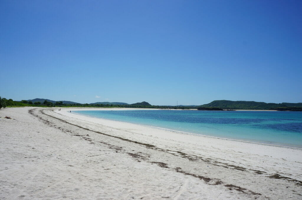 plage tajung aan à Kuta sur l'île de Lombok en Indonésie