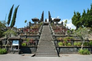 le temple besakih au nord de Bali en Indonésie