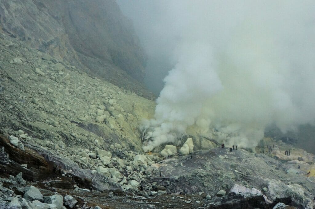 au fond du cratère Kawah Igen