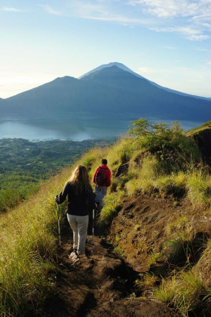 descente lors du trek du mont batur au nord de bali