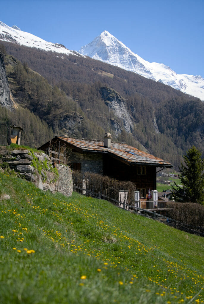 vue sur la Dent-Blanche depuis Evolène