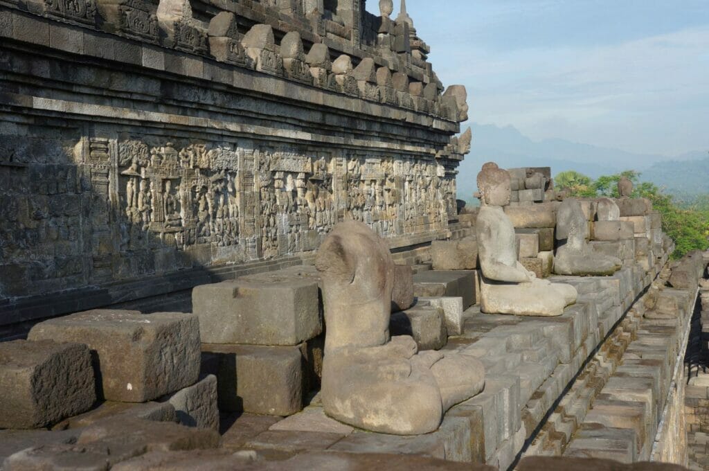 les bas-reliefs du temple Borobudur à Jogja
