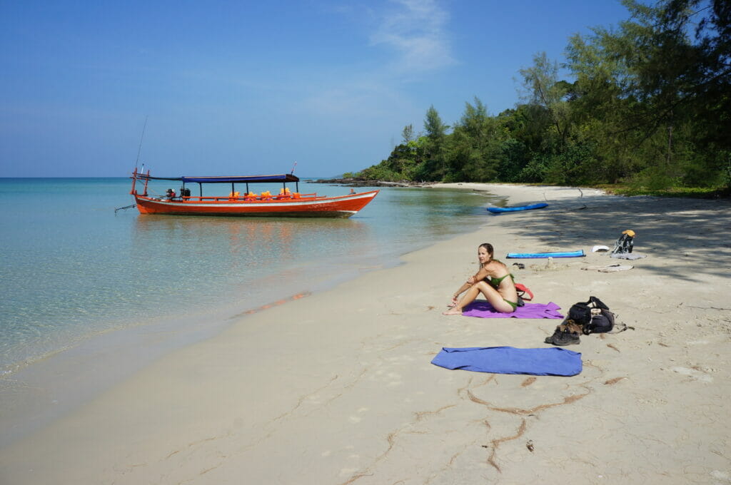 sur la plage de l'île de Koh Kong