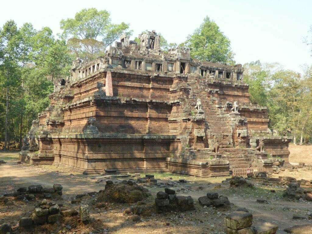 le temple Phimeanakas, dans l'enceinte du temple Angkor Thom