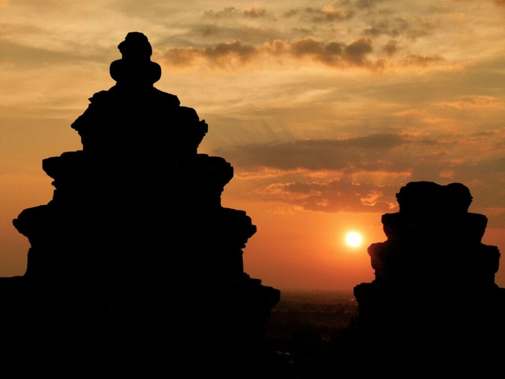 coucher de soleil depuis le temple Phnom Bakheng