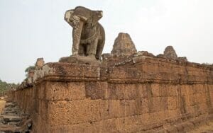 une sculpture d'éléphant sur le temple east mebon (mebon oriental) à Angkor