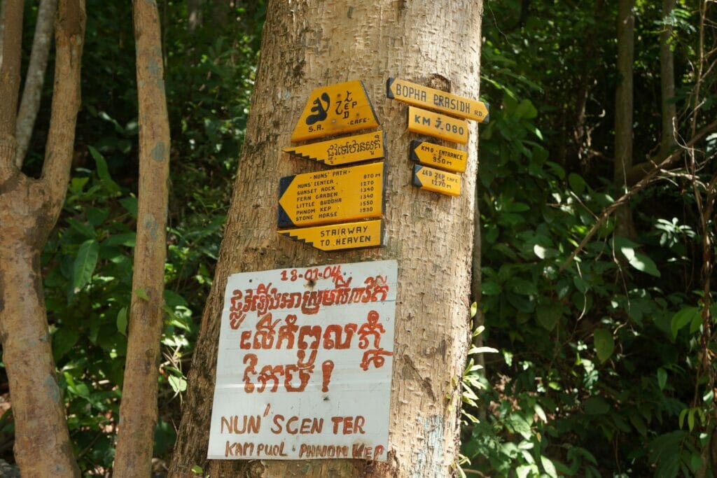 panneau dans le parc national de Kep dans le sud du cambodge
