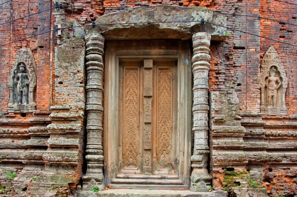 porte du temple lolei, un des temples Roluos, non loin de Siem Reap