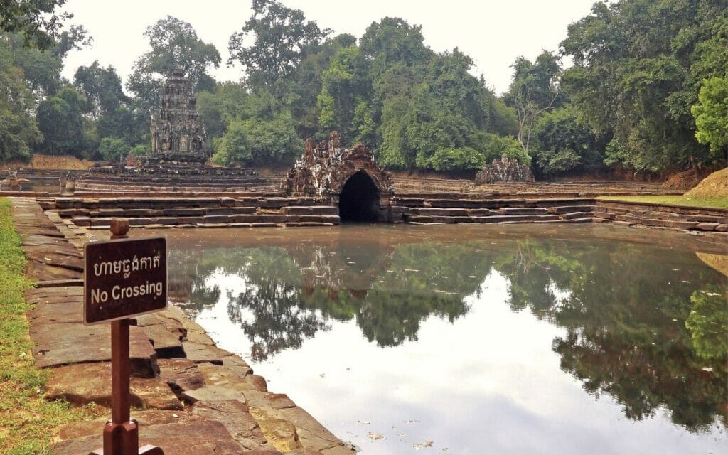le bassin du temple Neak Pean à Angkor