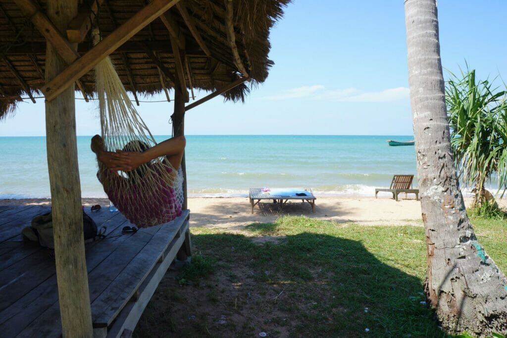 sur la plage de rabbit island ou koh tansay au large de Kep