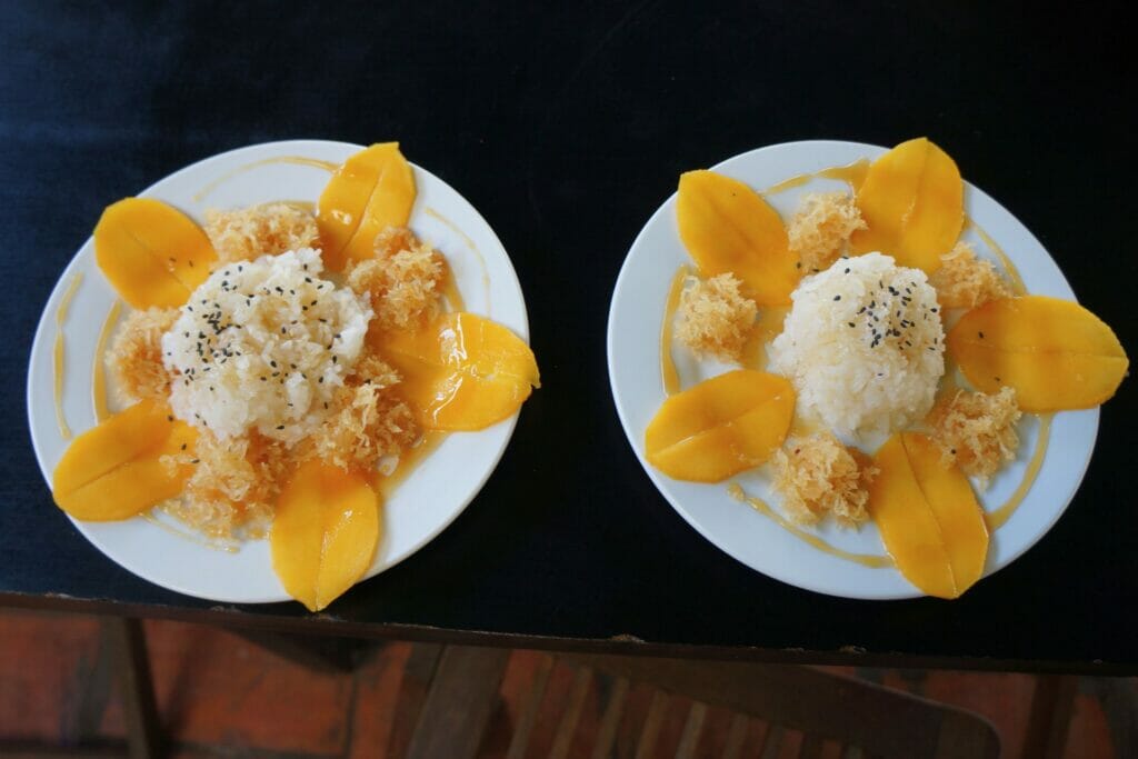 mango sticky rice préparé dans le cours de cuisine à Phnom Penh au Cambodge