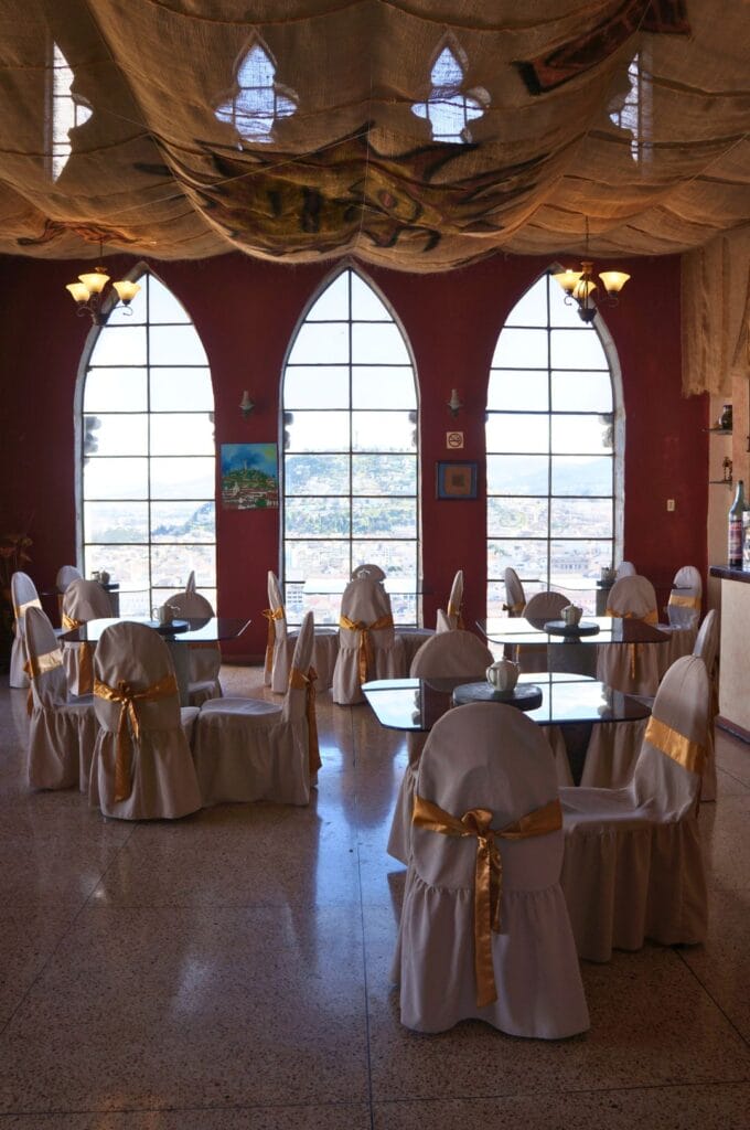 café en haut d'une tour de la Basilica del Voto Nacional