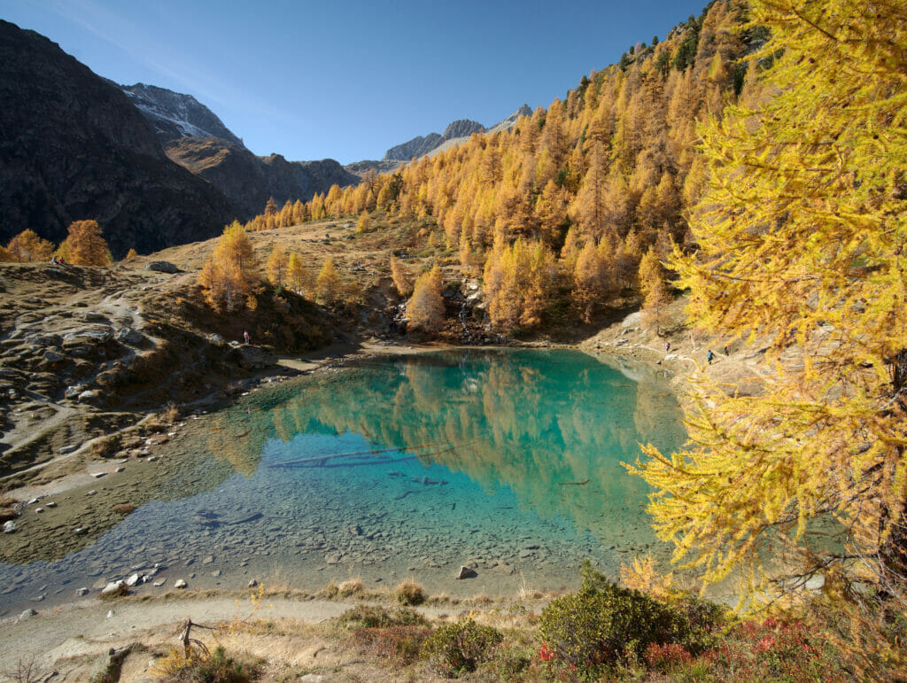 lac bleu en automne