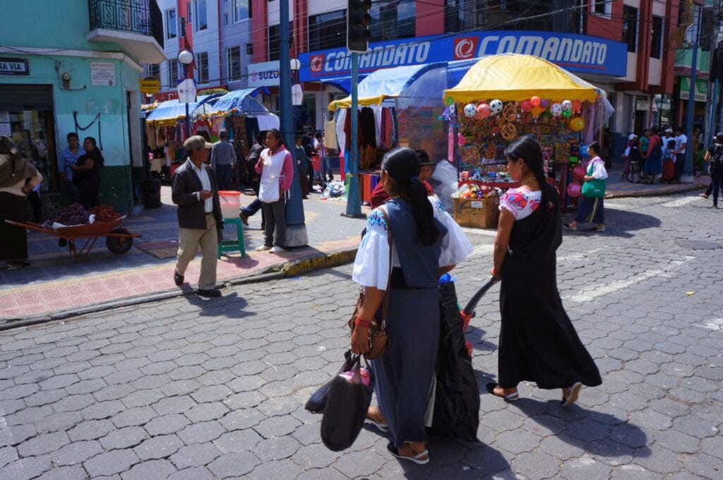 le marché Otavalo en Équateur
