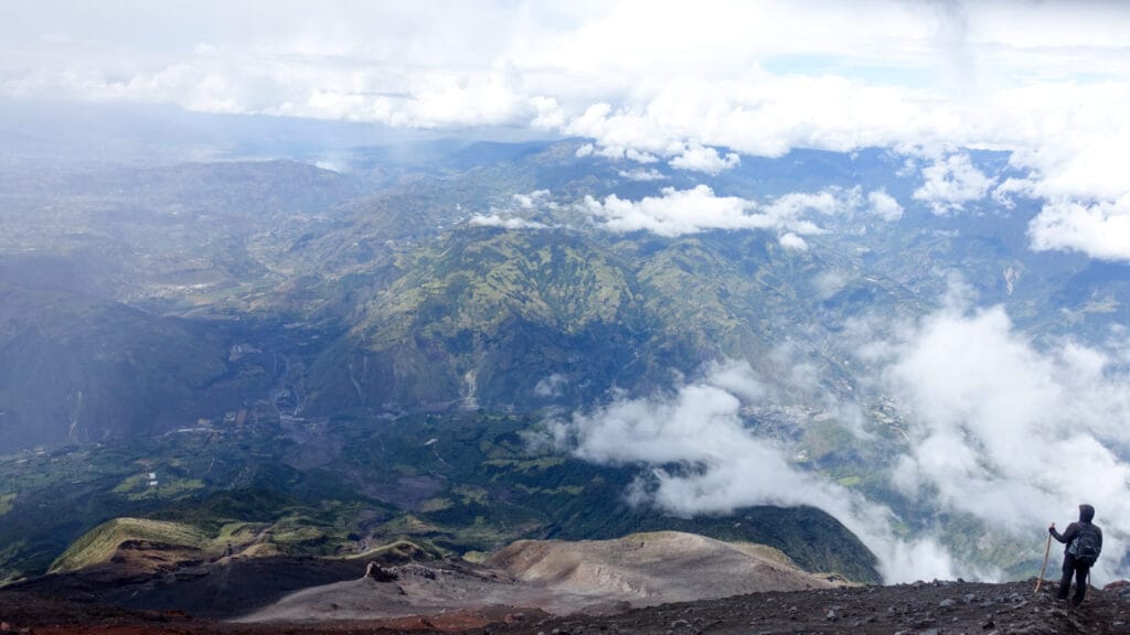 vue depuis le sommet du volcan Tunghuraua en Équateur