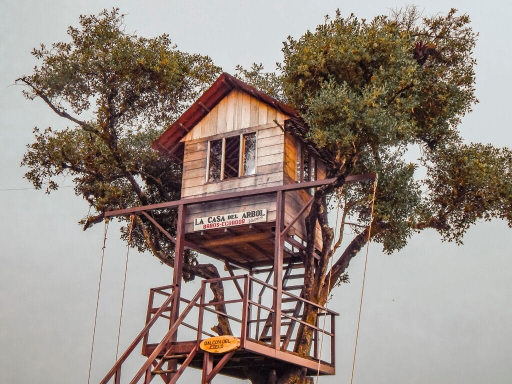 la casa del arbol et les balançoires à banos en Équateur