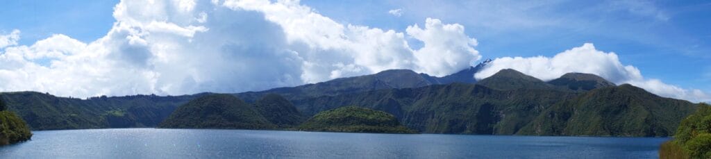 laguna de Cuicocha en Équateur