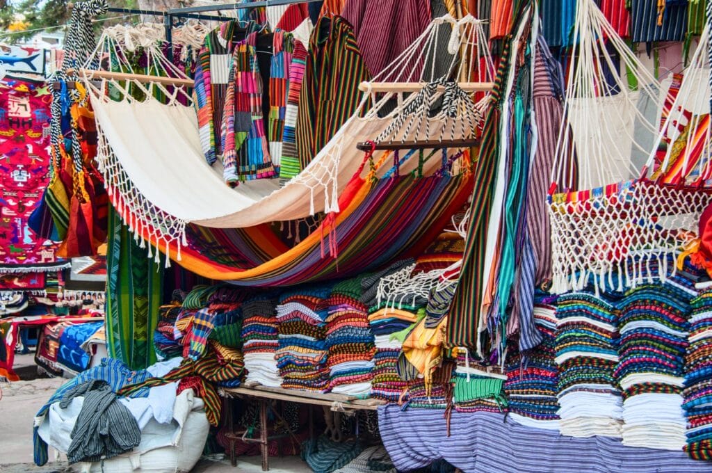 hamacs sur le marché d'Otavalo en Équateur
