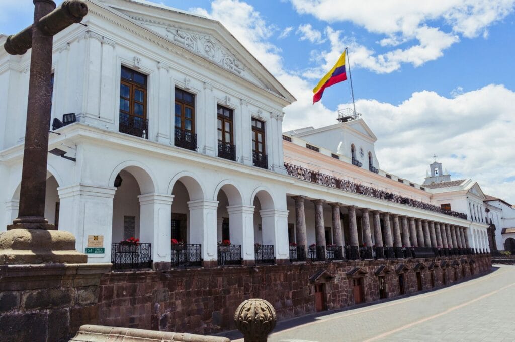 le palais de carondelet sur la place de l'Indépendance à Quito