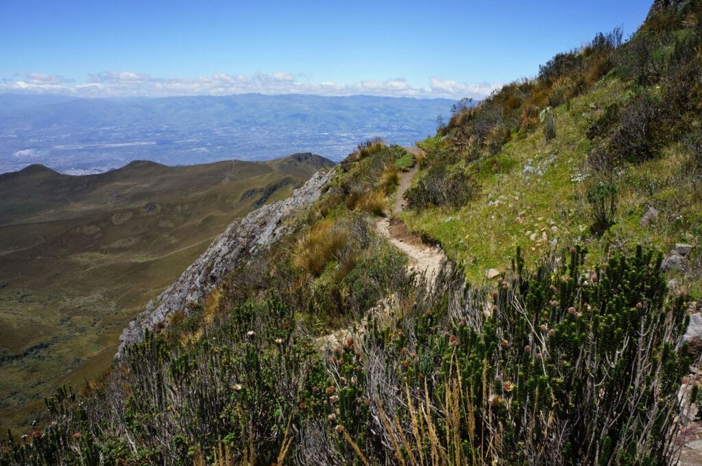 sentier sur le volcan Pichincha à Quito