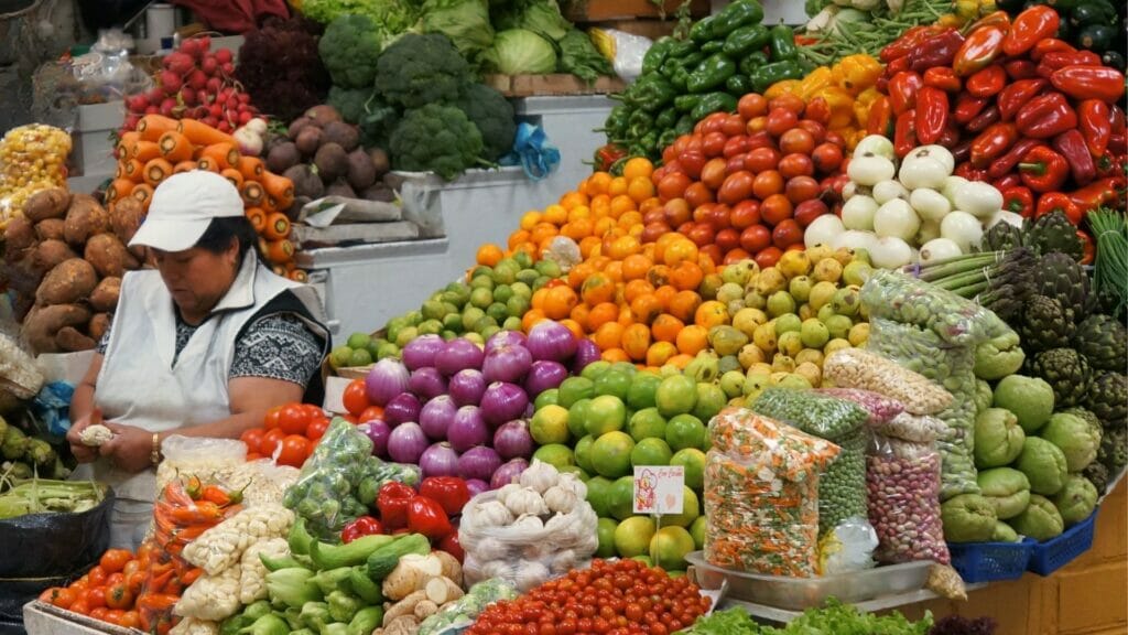 un marché dans la ville de Quito en Équateur