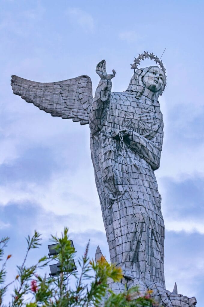 la statue de la virgen del panecillo à Quito