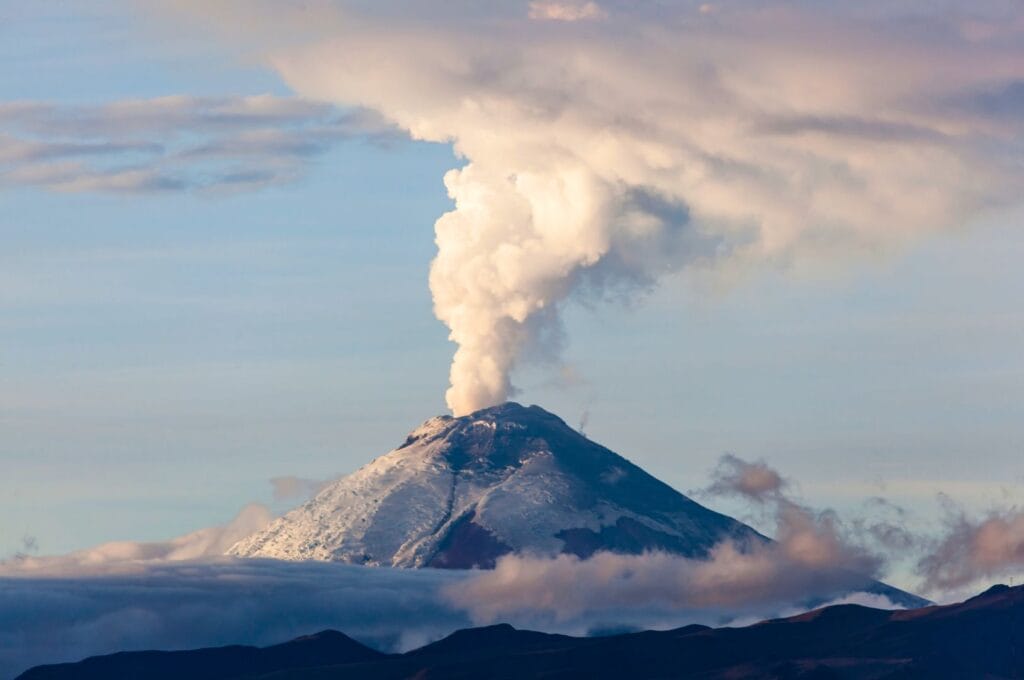 le volcan Cotopaxi depuis Quito en Équateur