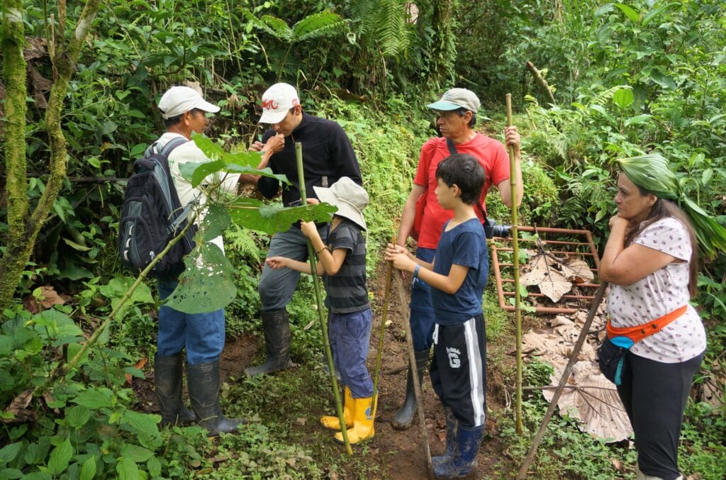 un trek dans la jungle amazonienne en Équateur