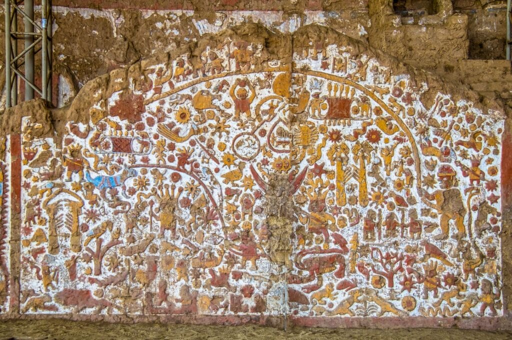 mur sculpté du temple de la lune