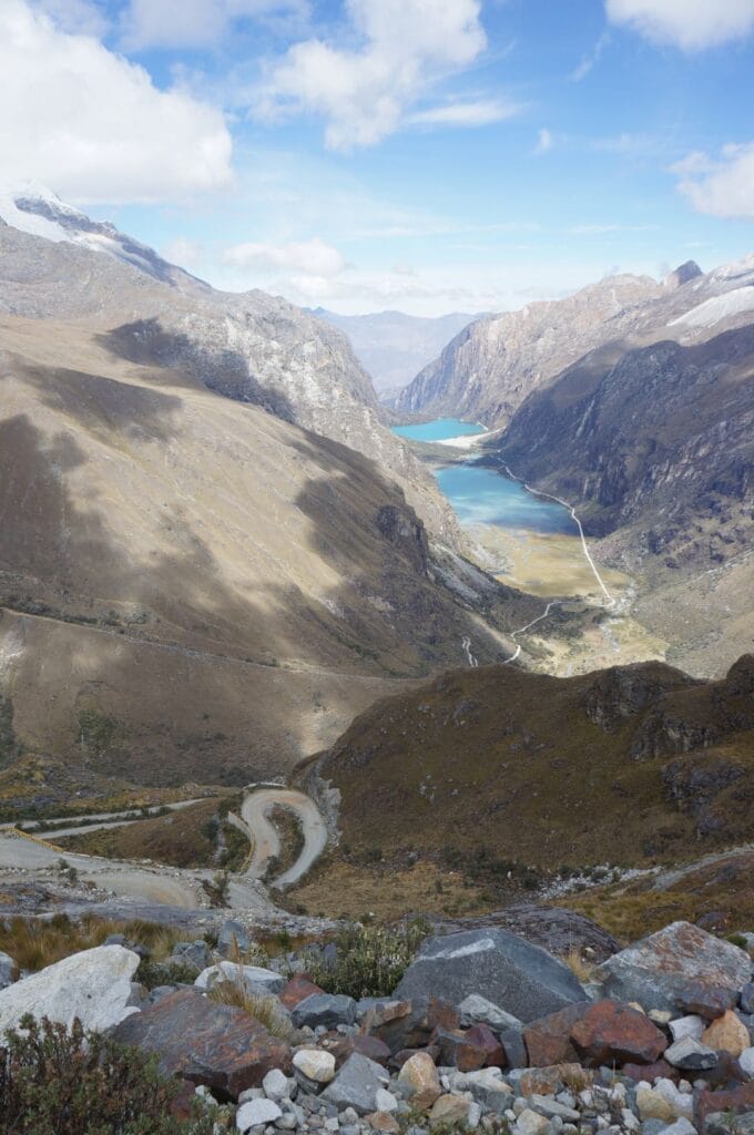 vue sur la vallée et les lagunes du trek de santa cruz