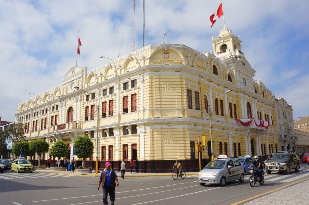la plaza de armas à Chiclayo au Pérou