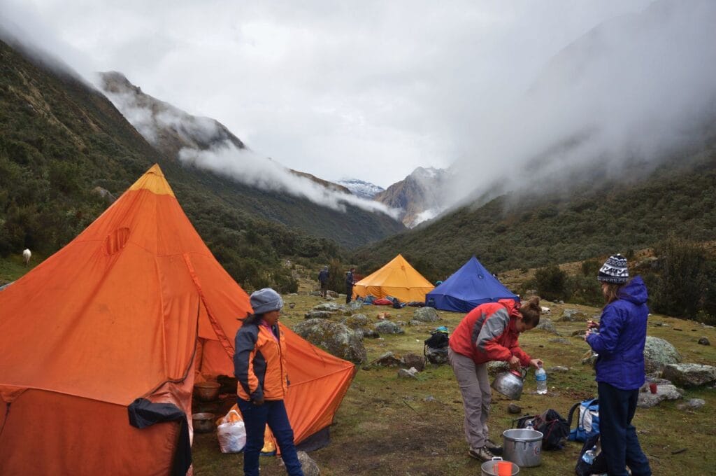 le campement et les guides de note trek de santa cruz