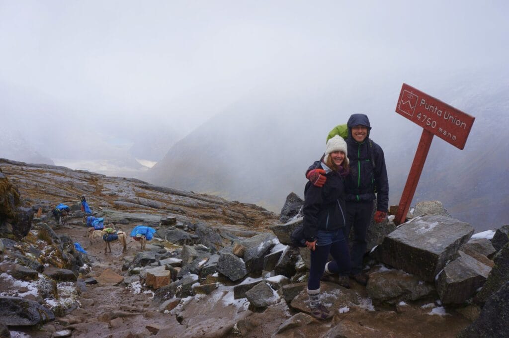 Fabienne et Benoit au sommet du trek de Santa Cruz : Punta Union à 4750 m d'altitude