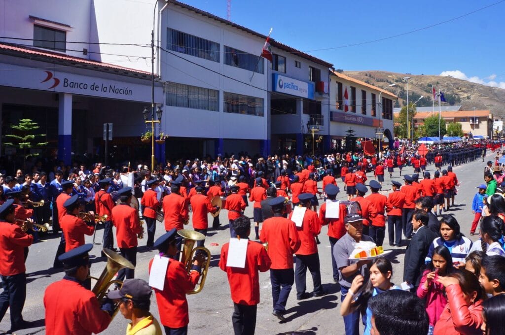 Fiestas Patrias dans le centre-ville de Huaraz au Pérou