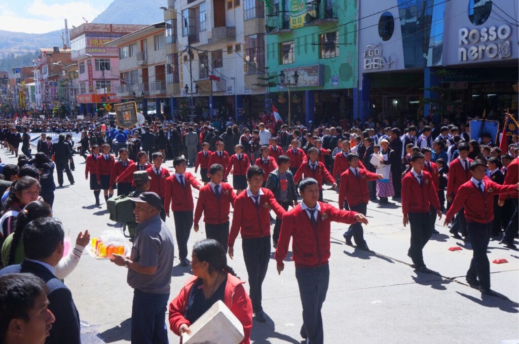 Fiestas Patrias dans le centre-ville de Huaraz au Pérou