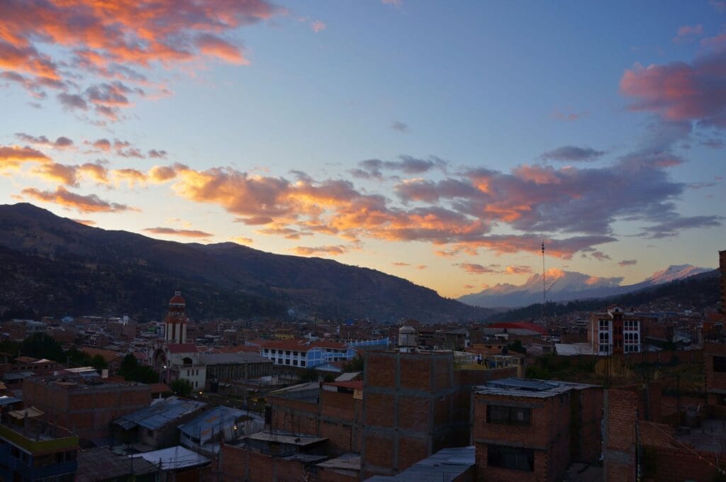 coucher de soleil sur Huaraz au Pérou